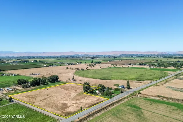 an outdoor view with a lake view