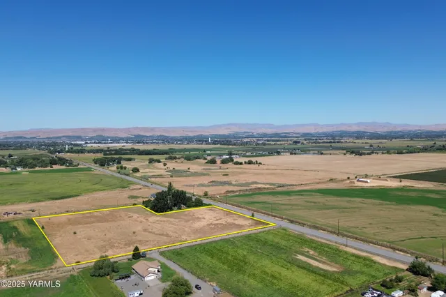 a view of a water fountain and a big yard