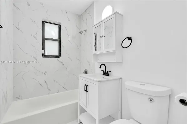 $2,995 | 118 Northwest 44th Street, Unit 2, Miami, FL 33127
