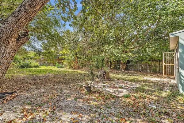 $2,995 | 118 Northwest 44th Street, Unit 2, Miami, FL 33127