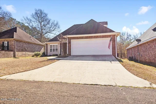 $268,500 | 108 Pointe Drive, Summit, MS 39666