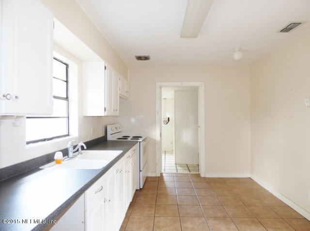 10158 Bradley Road Jacksonville, FL 32246 - Photo 7 of 14 7 (640x478)