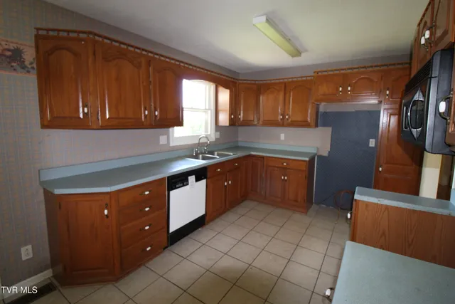 $234,900 | 288 Hicks Road, Piney Flats, TN 37686