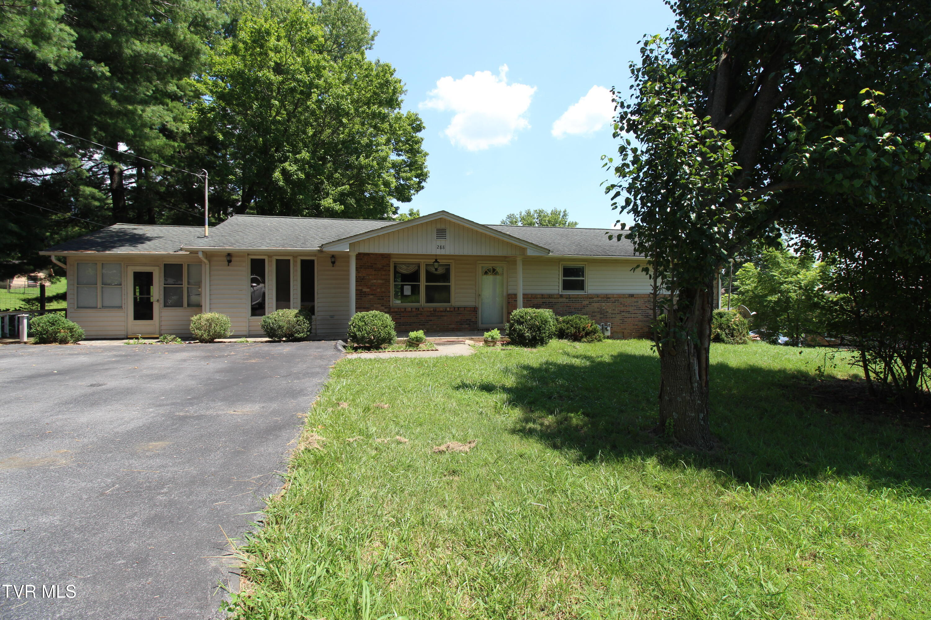 288 Hicks Road Piney Flats, TN 37686 - Photo 38 of 48 IMG_1671