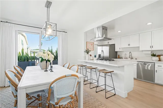 $1,190,000 | 2200 Vanderbilt Lane, Unit 17, Redondo Beach, CA 90278