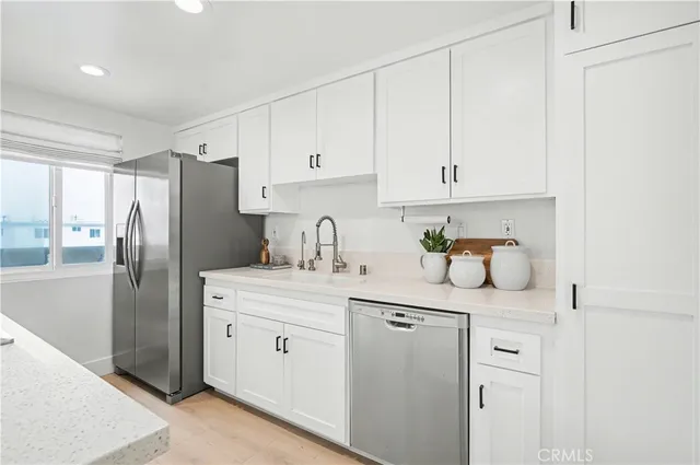 $1,190,000 | 2200 Vanderbilt Lane, Unit 17, Redondo Beach, CA 90278