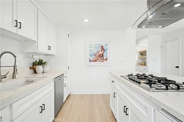 $1,190,000 | 2200 Vanderbilt Lane, Unit 17, Redondo Beach, CA 90278