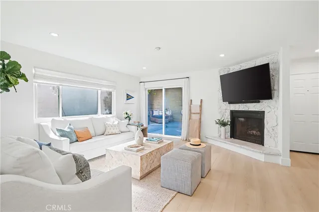 $1,190,000 | 2200 Vanderbilt Lane, Unit 17, Redondo Beach, CA 90278