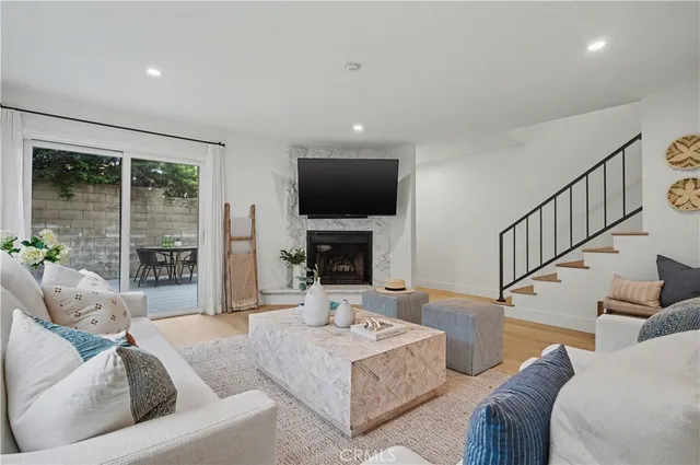 $1,190,000 | 2200 Vanderbilt Lane, Unit 17, Redondo Beach, CA 90278