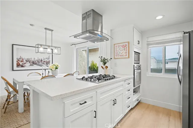 $1,190,000 | 2200 Vanderbilt Lane, Unit 17, Redondo Beach, CA 90278