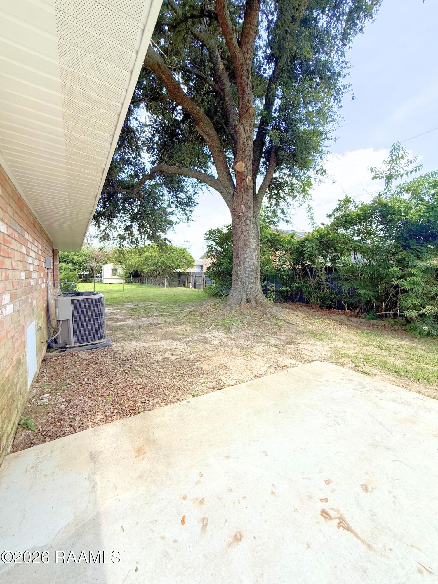 208 Castle Row Lafayette, LA 70506 - Photo 15 of 16 Backyard