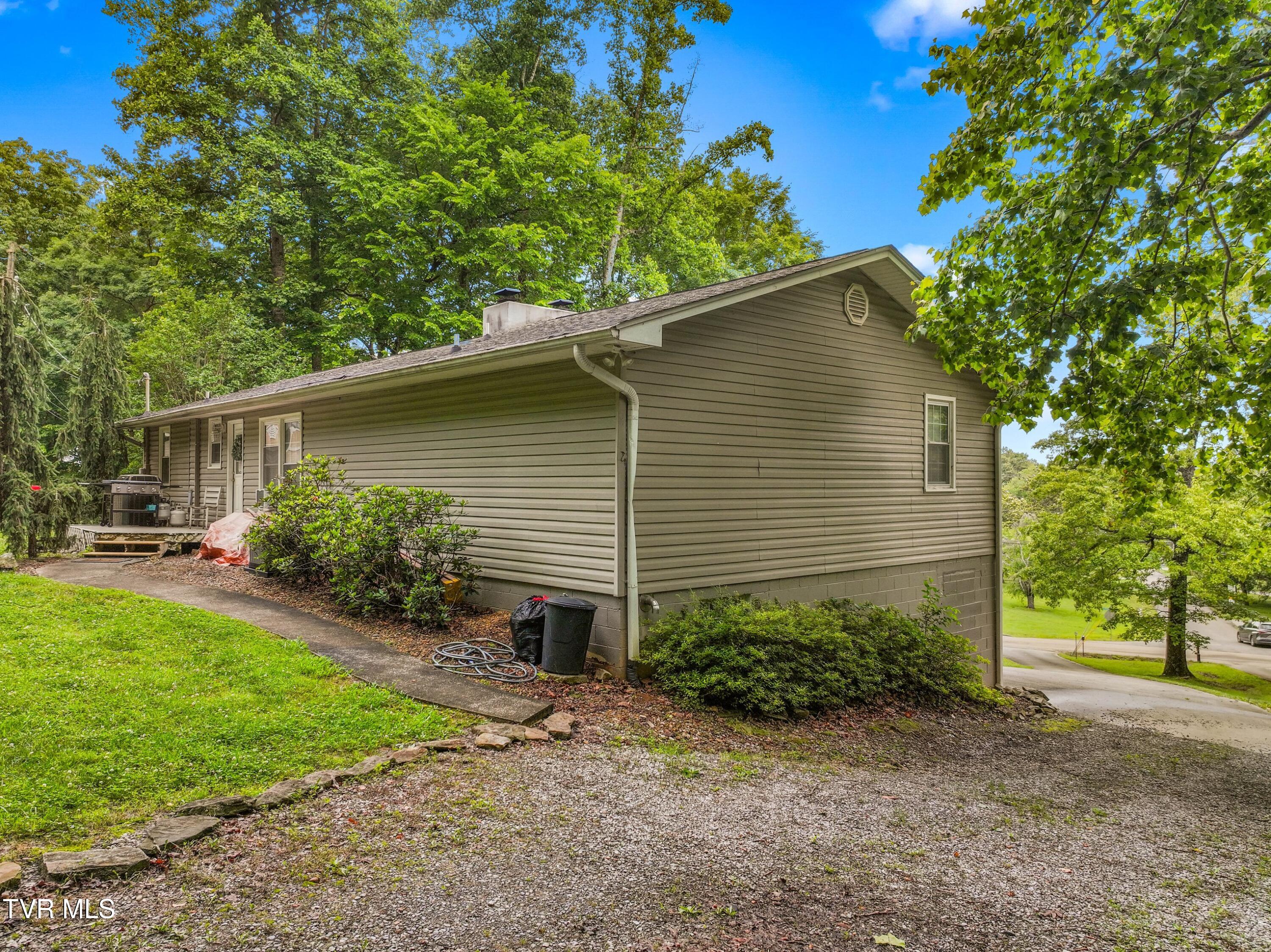 1302 Irwin Drive Powell, TN 37849 - Photo 4 of 53 004-1302IrwinDrive-Powell-TN-37849-SMALL