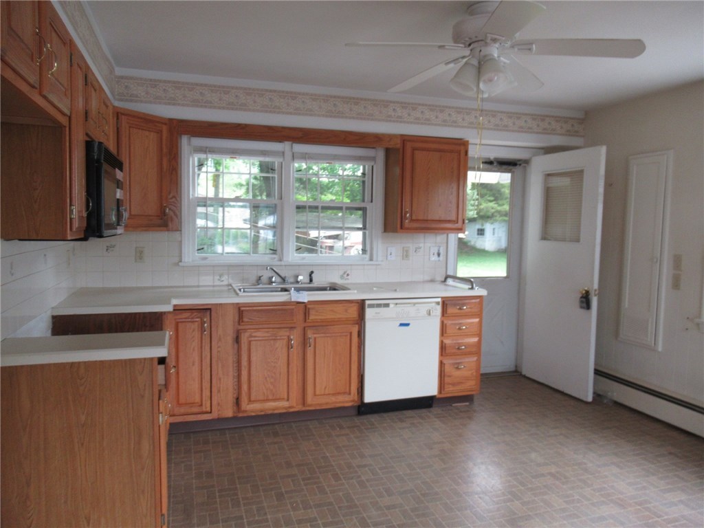 29 Pond Street Westerly, RI 02891 - Photo 7 of 19 Kitchen