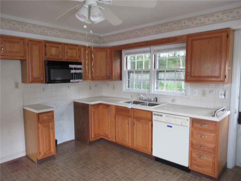 29 Pond Street Westerly, RI 02891 - Photo 8 of 19 Kitchen