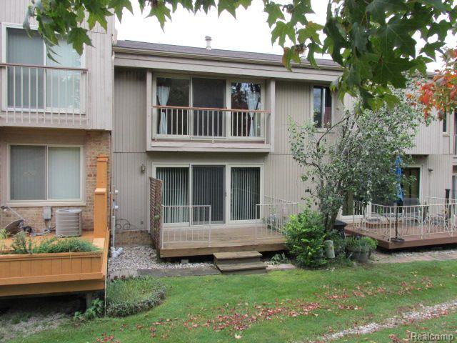 835 Oak Brook Ridge Drive Rochester Hills, MI 48307 - Photo 2 of 14