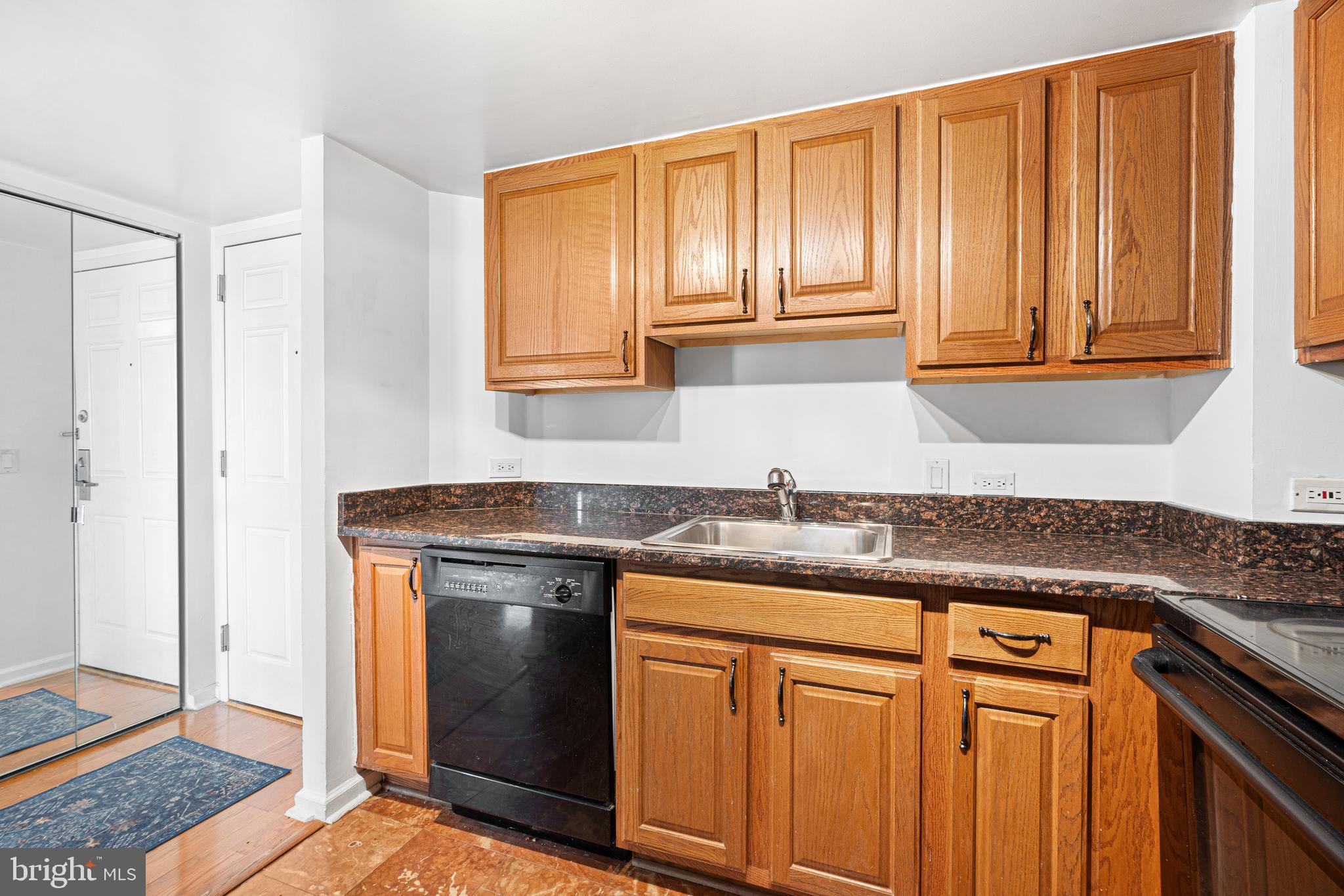 2001 Hamilton Street, Unit 2003 Philadelphia, PA 19130 - Photo 7 of 21