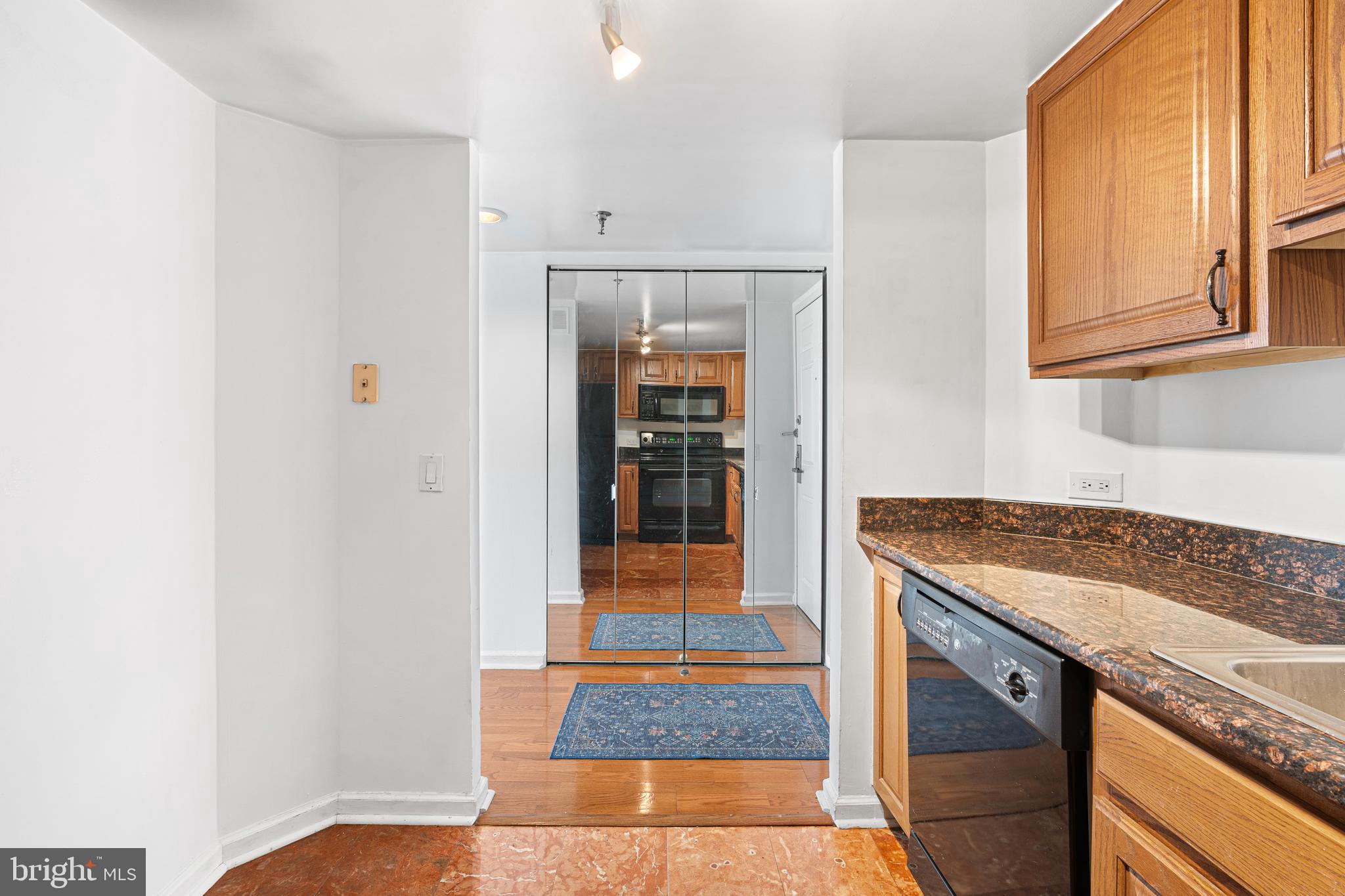 2001 Hamilton Street, Unit 2003 Philadelphia, PA 19130 - Photo 8 of 21