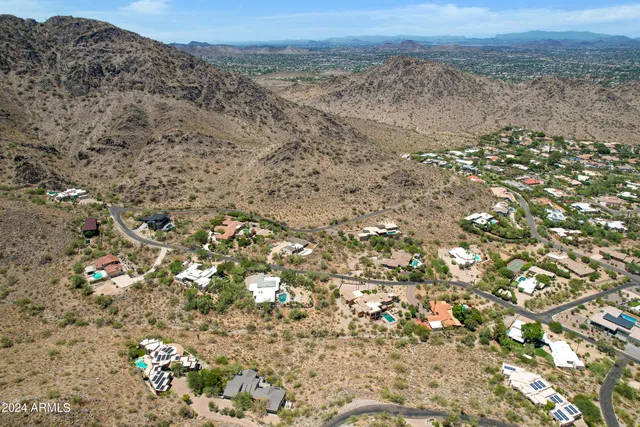 a view of an outdoor space