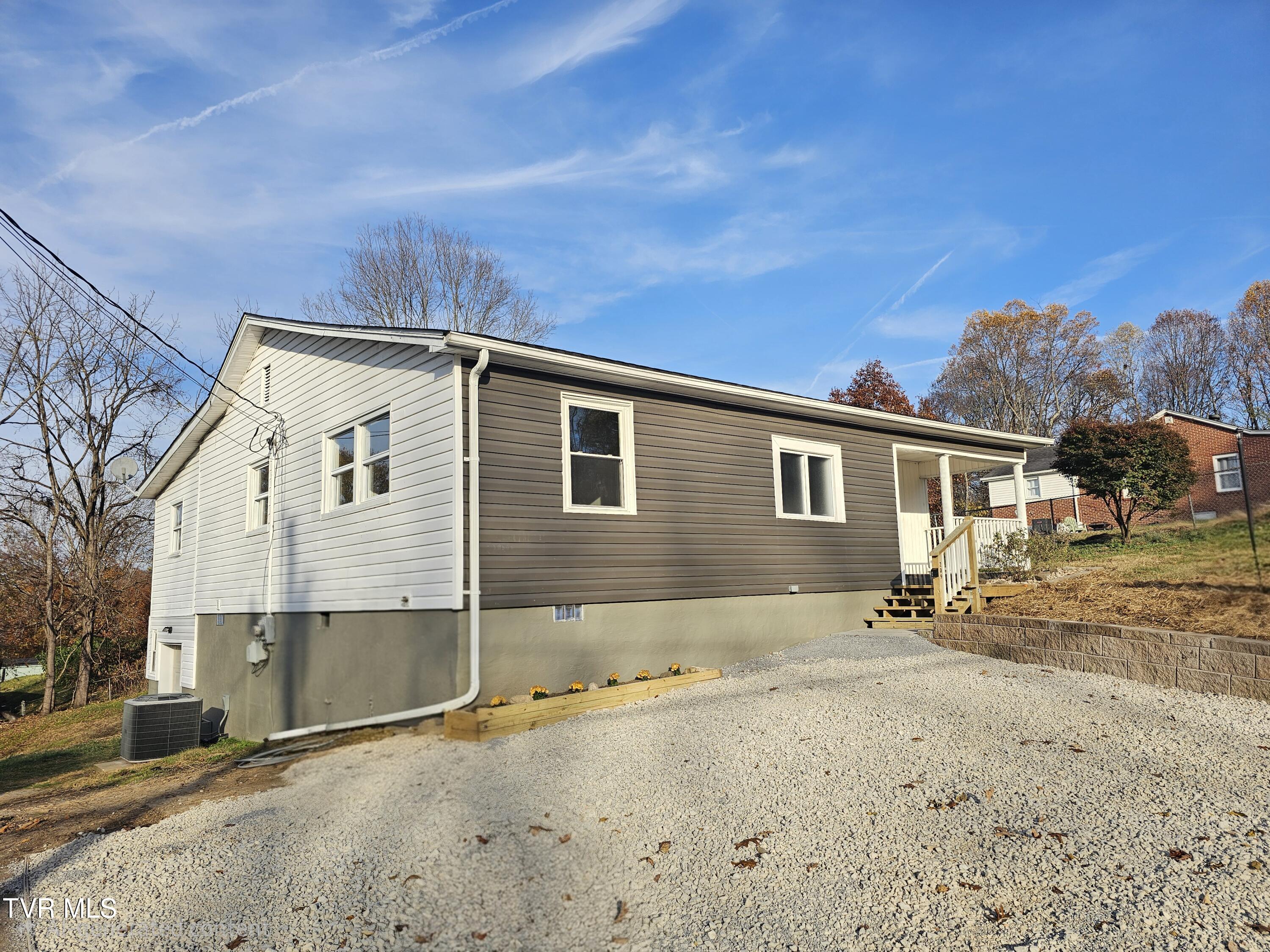 209 North Paperville Road Bristol, TN 37620 - Photo 2 of 43 20251107_155138(1)