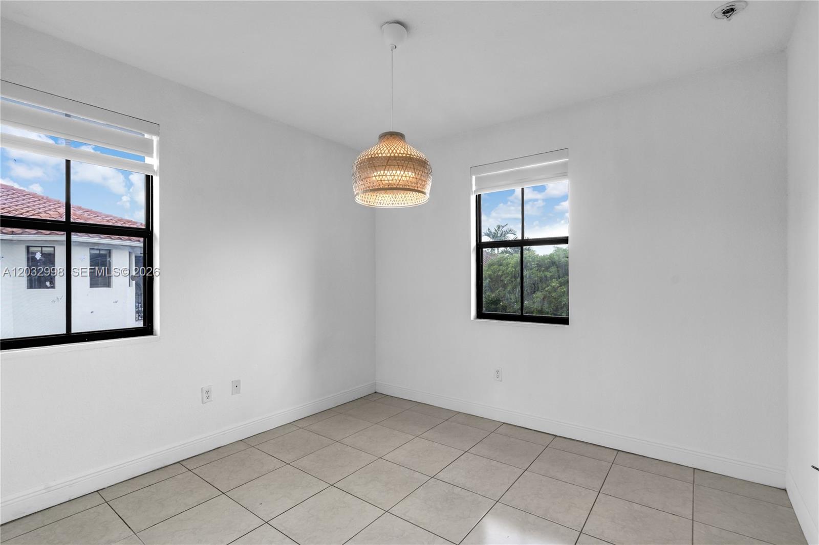 9925 Northwest 10th Street Miami, FL 33172 - Photo 33 of 51
