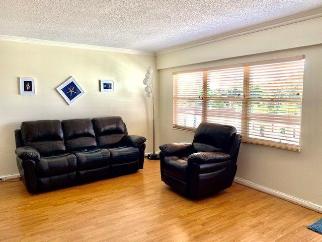 124 Suffolk C Boca Raton, FL 33434 - Photo 8 of 30 Living Room