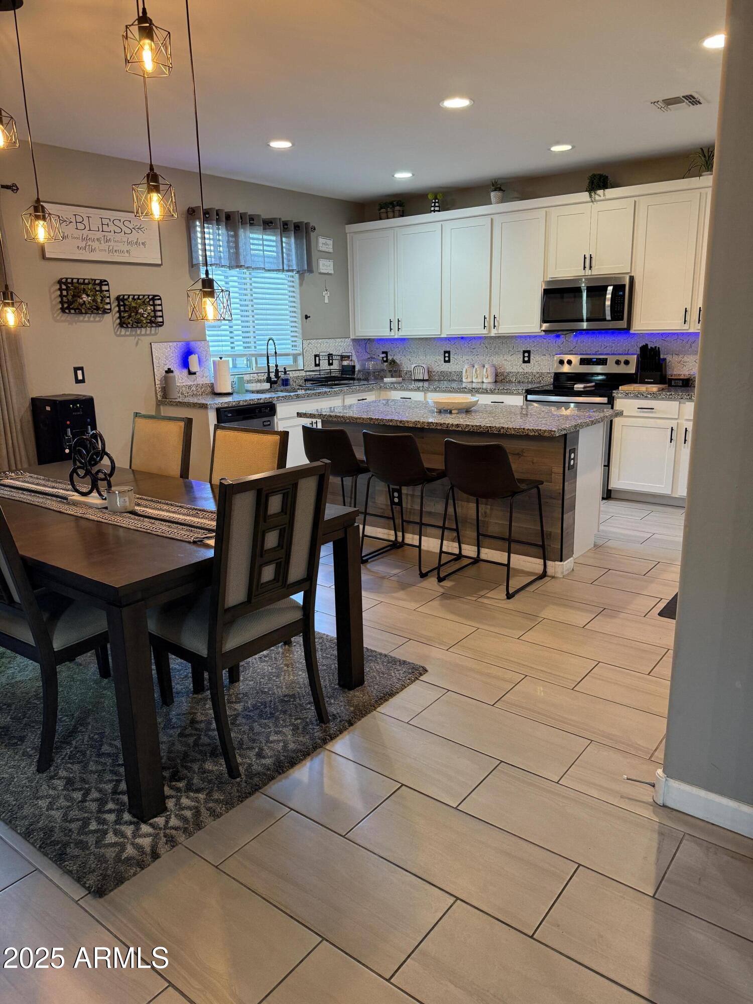 10622 West Crown King Road Tolleson, AZ 85353 - Photo 5 of 17 IMG_6368