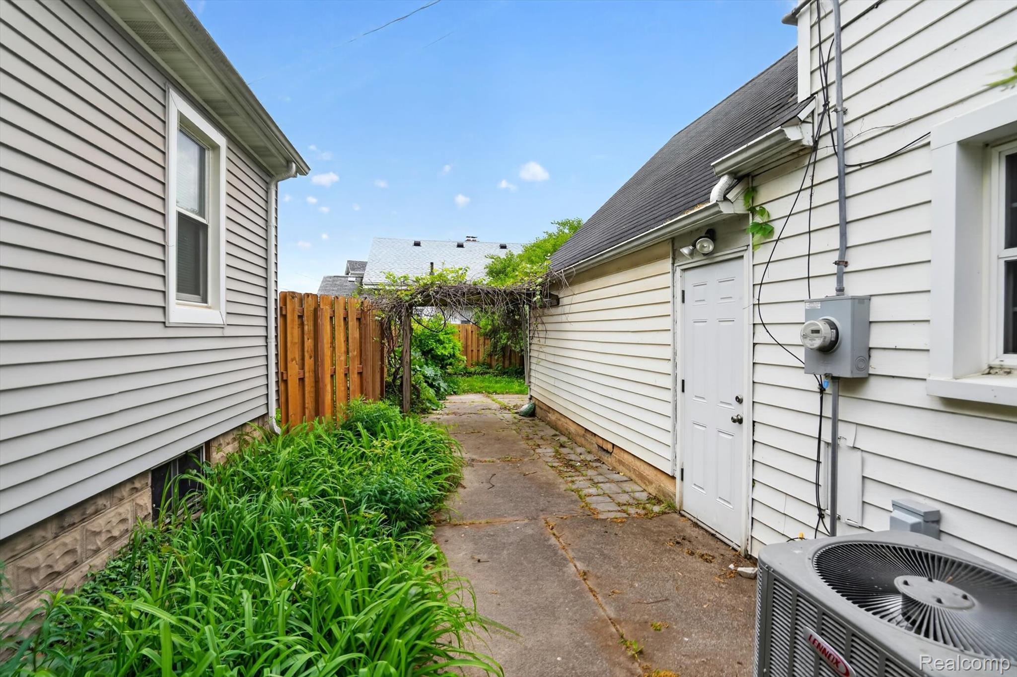 338 Kensington Road Lansing, MI 48910 - Photo 34 of 35 34-338-Kensington-Rd-Windowstill.jpg