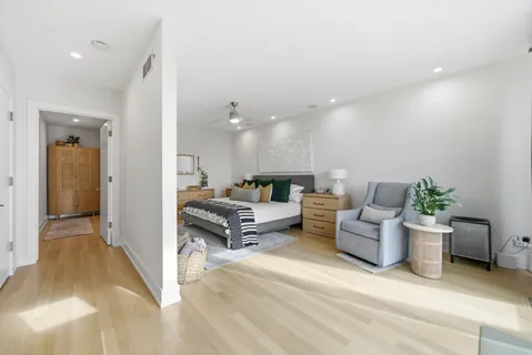 $1,850,000 | 2748 North Lakewood Avenue, Unit 4, Chicago, IL 60614