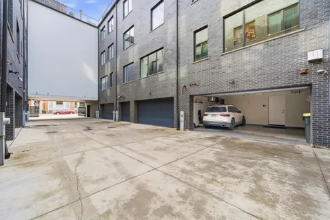 $1,850,000 | 2748 North Lakewood Avenue, Unit 4, Chicago, IL 60614