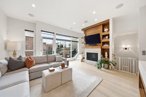$1,850,000 | 2748 North Lakewood Avenue, Unit 4, Chicago, IL 60614