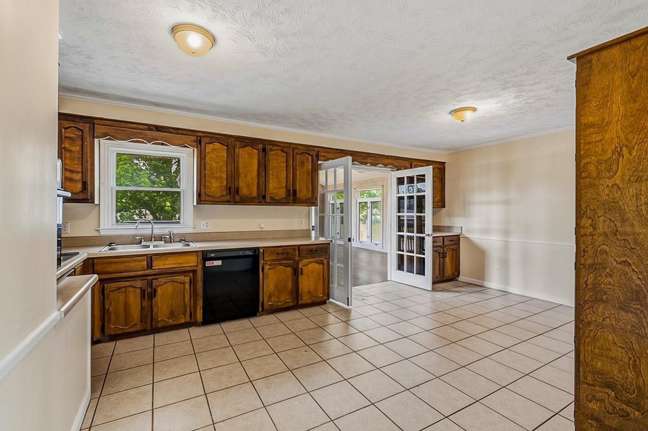 400 McAbee Road Roebuck, SC 29376 - Photo 8 of 38