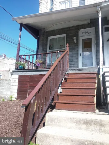 a view of entryway with a front door