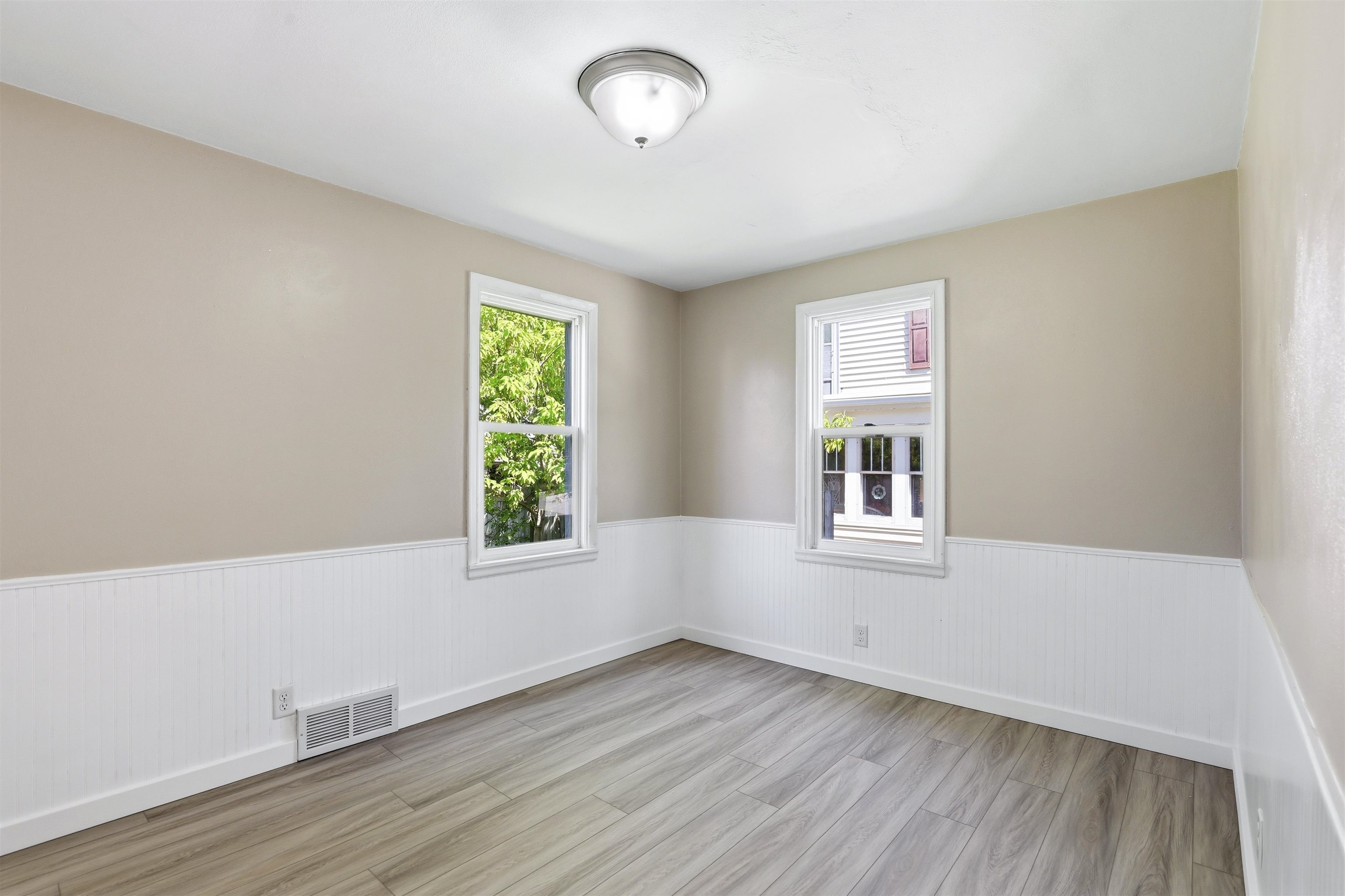 1831 South Oneida Street Appleton, WI 54915 - Photo 5 of 19