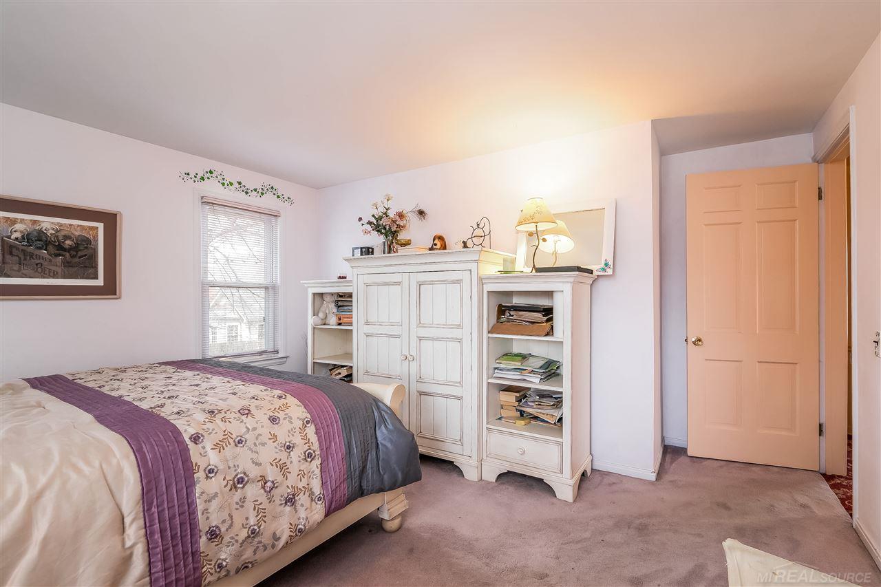 1361 Oxford Road Grosse Pointe, MI 48236 - Photo 20 of 40 31345181-19.JPG
