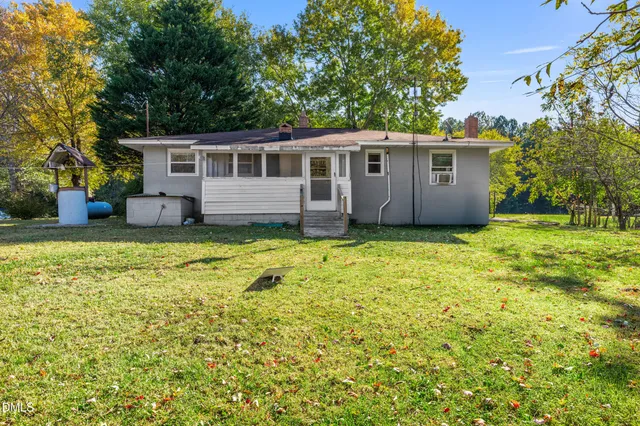 a view of a house with a big yard