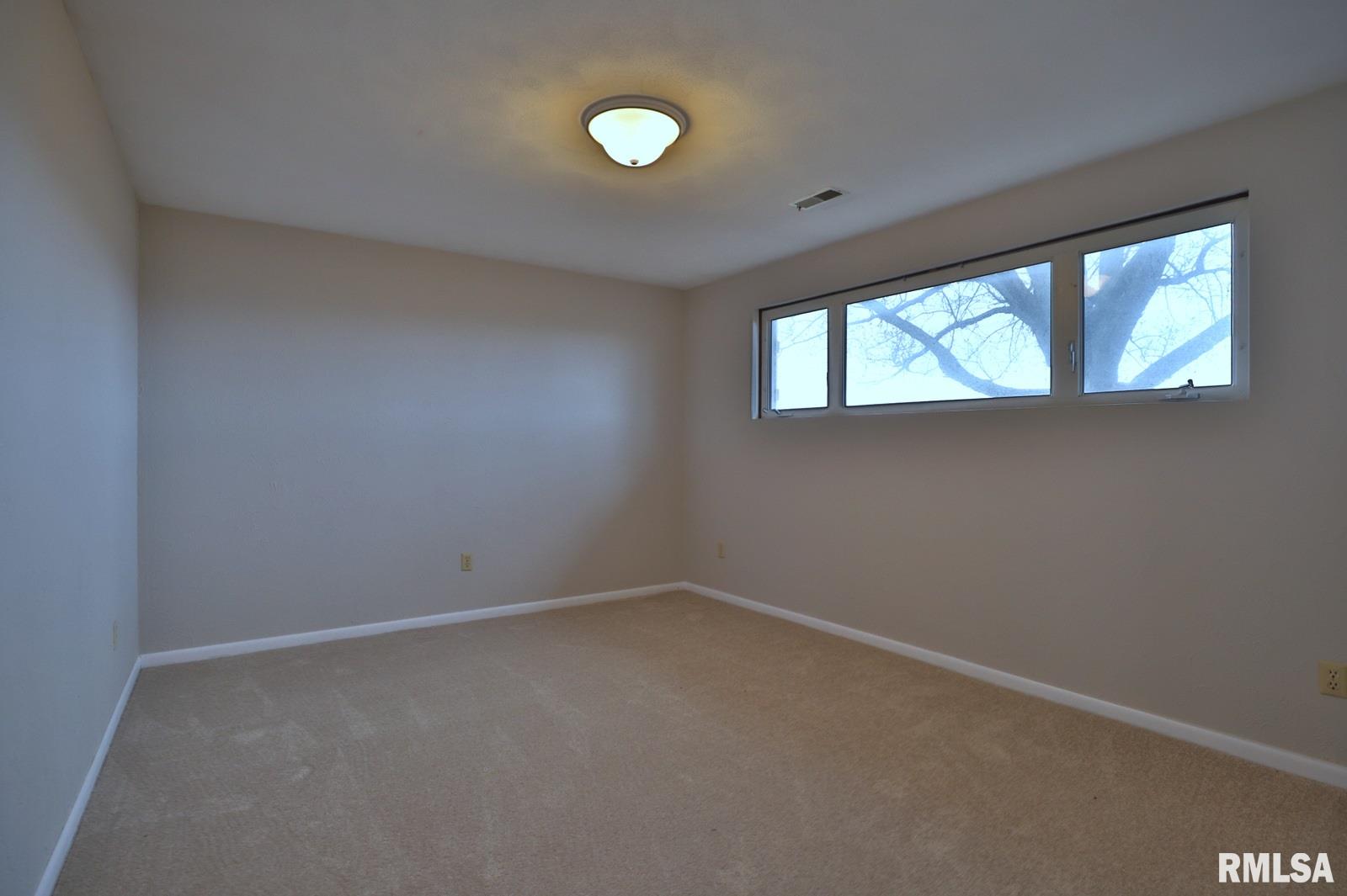 8012 North Radnor Road Peoria, IL 61614 - Photo 31 of 41 Gallery Image 31