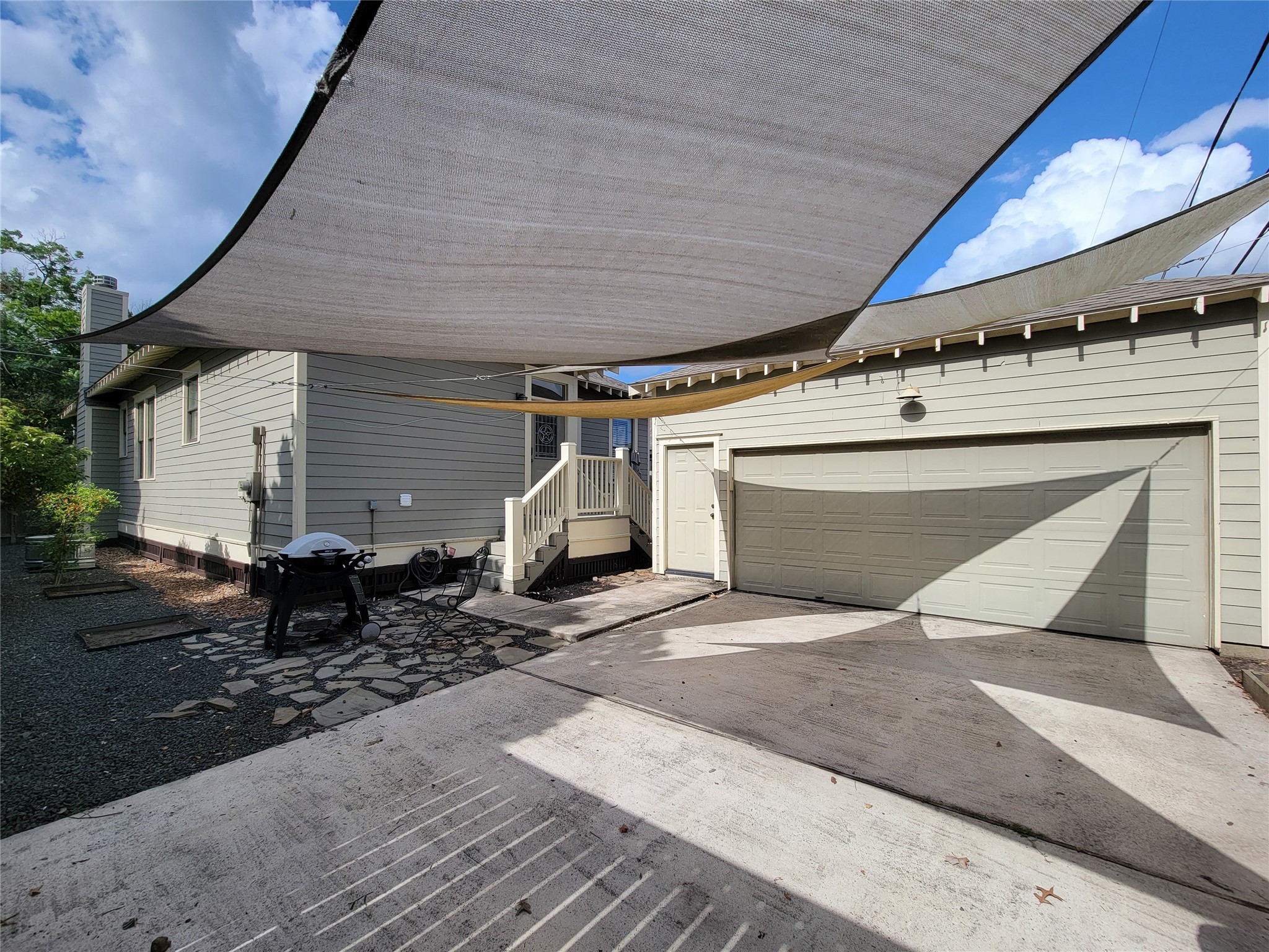 1140 West Cottage Street Houston, TX 77009 - Photo 36 of 37 a front view of a house with parking space