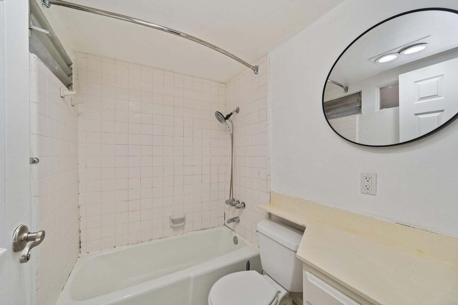 71861 Eleanora Lane Rancho Mirage, CA 92270 - Photo 12 of 22 a bathroom with a toilet and a tub