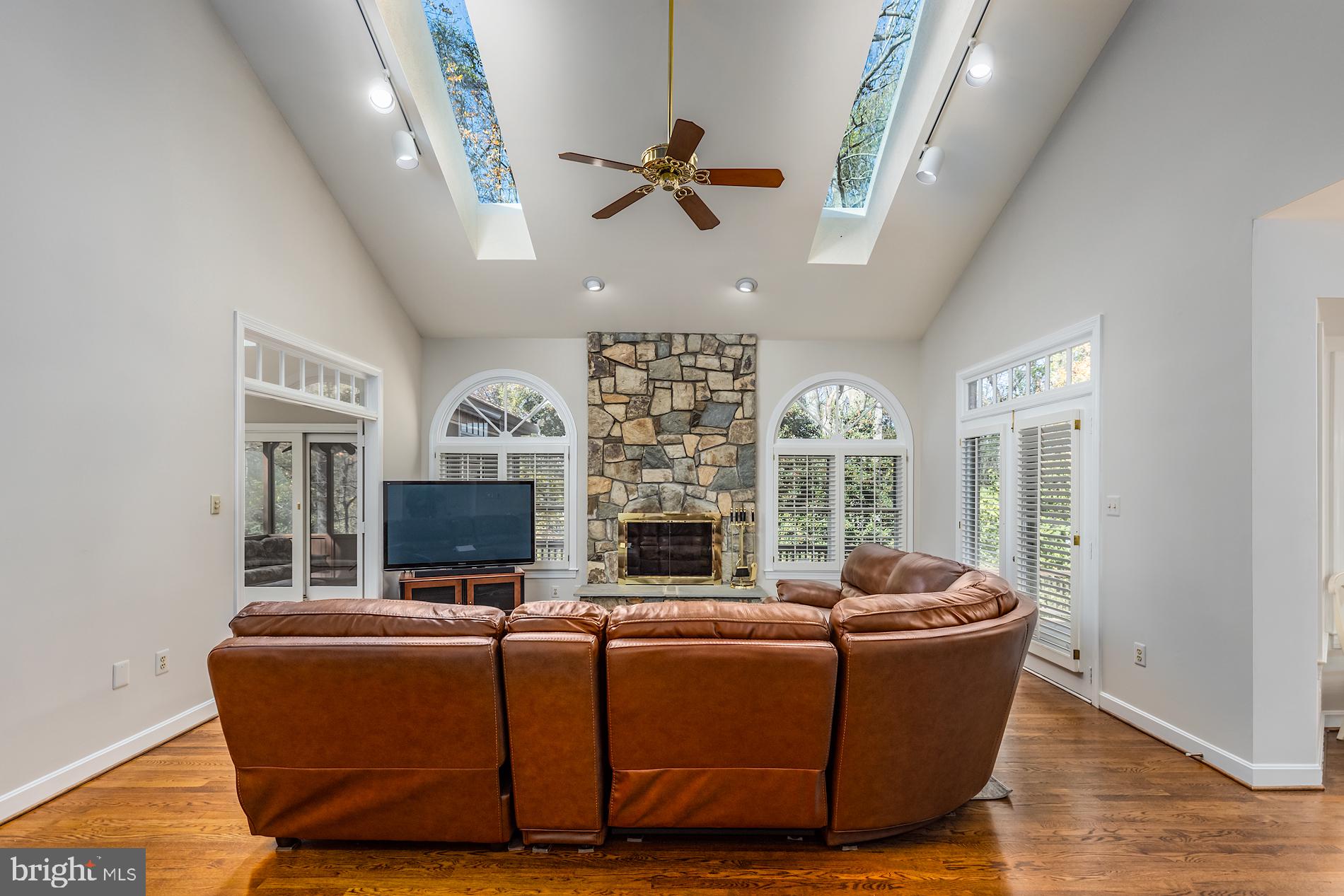 2014 Spring Branch Drive Vienna, VA 22181 - Photo 23 of 65 Gallery Image 23