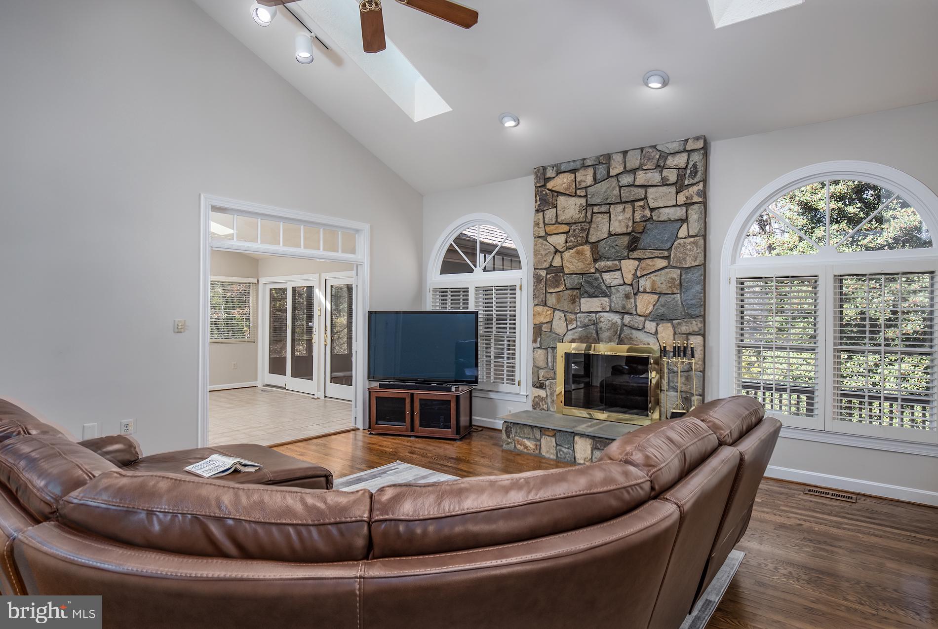 2014 Spring Branch Drive Vienna, VA 22181 - Photo 24 of 65 Gallery Image 24