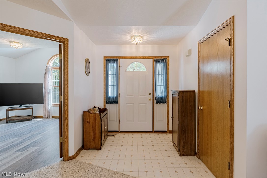 15705 Lowe Road Northeast Alliance, OH 44601 - Photo 6 of 34 Gallery Image 6
