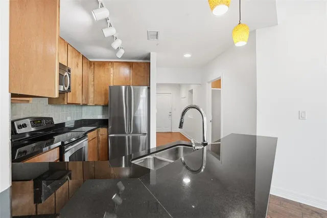 $2,650 | 500 Throckmorton Street, Unit 1409, Fort Worth, TX 76102