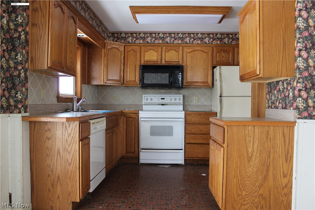 7543 Dewey Road Thompson, OH 44086 - Photo 3 of 6