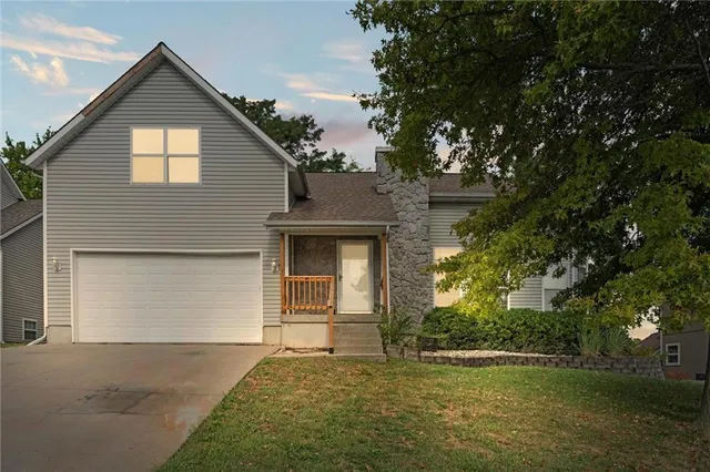 $370,000 | 20912 East 50th St Court South, Blue Springs, MO 64015