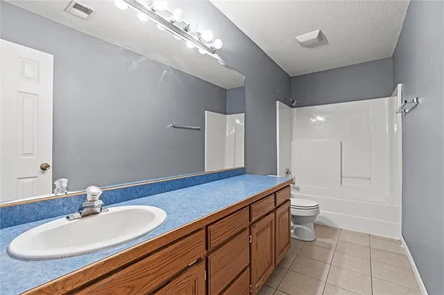 $370,000 | 20912 East 50th St Court South, Blue Springs, MO 64015