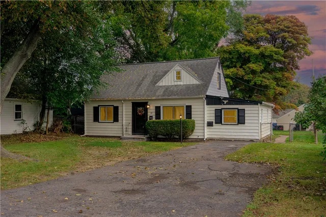 $179,900 | 19 Mac Arthur Road, Greece, NY 14615