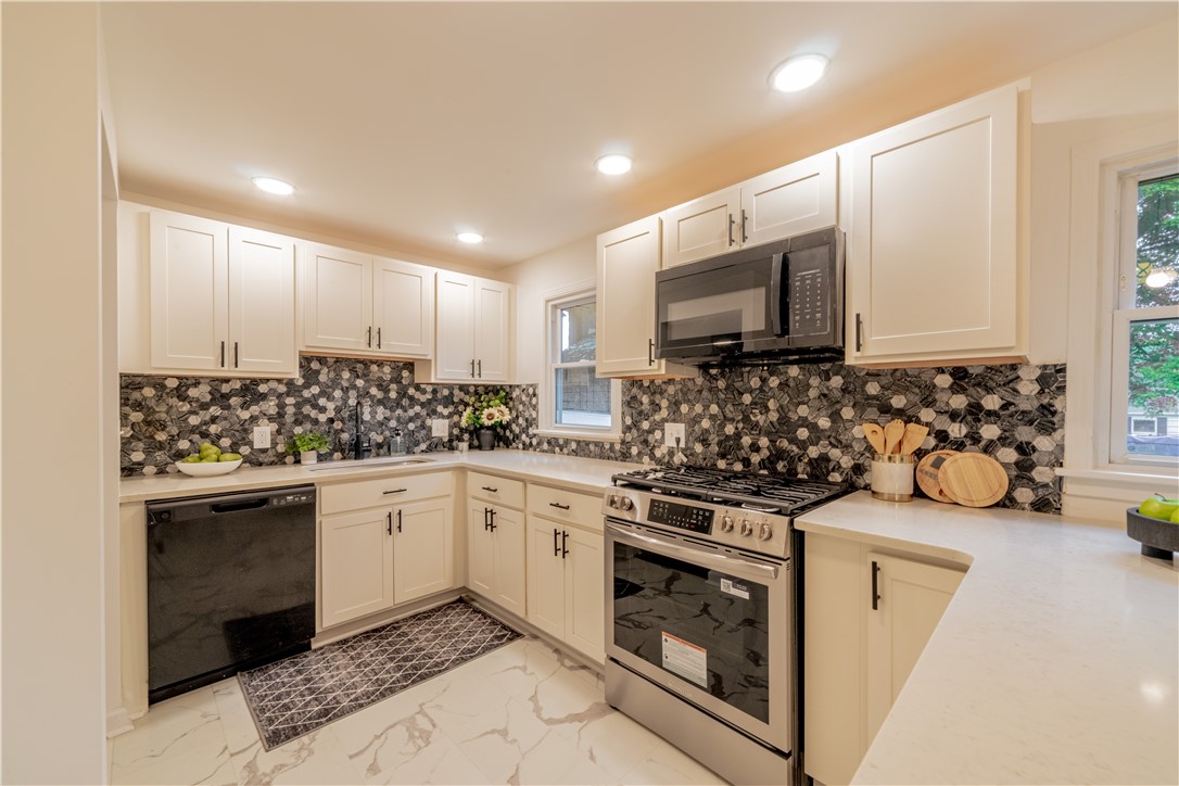 19 Mac Arthur Road Greece, NY 14615 - Photo 6 of 17