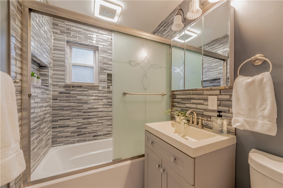 19 Mac Arthur Road Greece, NY 14615 - Photo 9 of 17