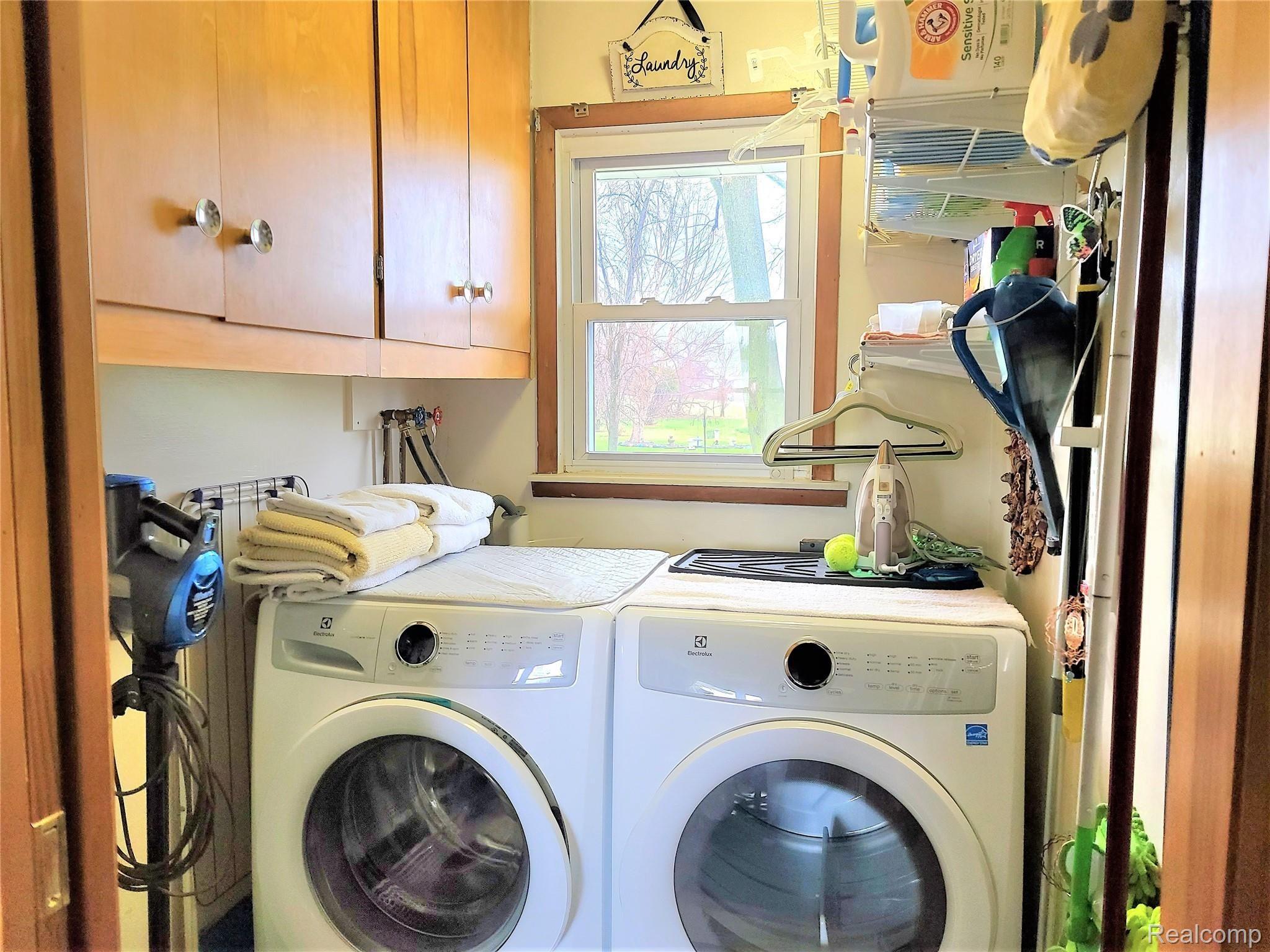 10108 Potter Road Flushing, MI 48433 - Photo 13 of 21 Potter Laundry.jpg