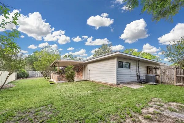 $350,000 | 103 Bluebonnet Drive, Bellville, TX 77418